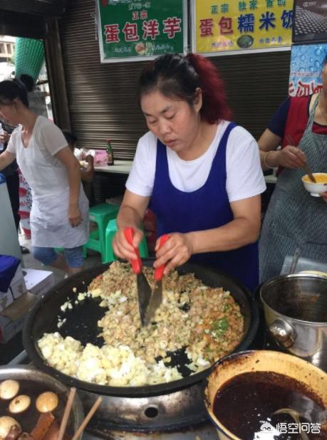 五一小长假，出去旅游的话，你会去吃，当地有名的美食小吃吗？