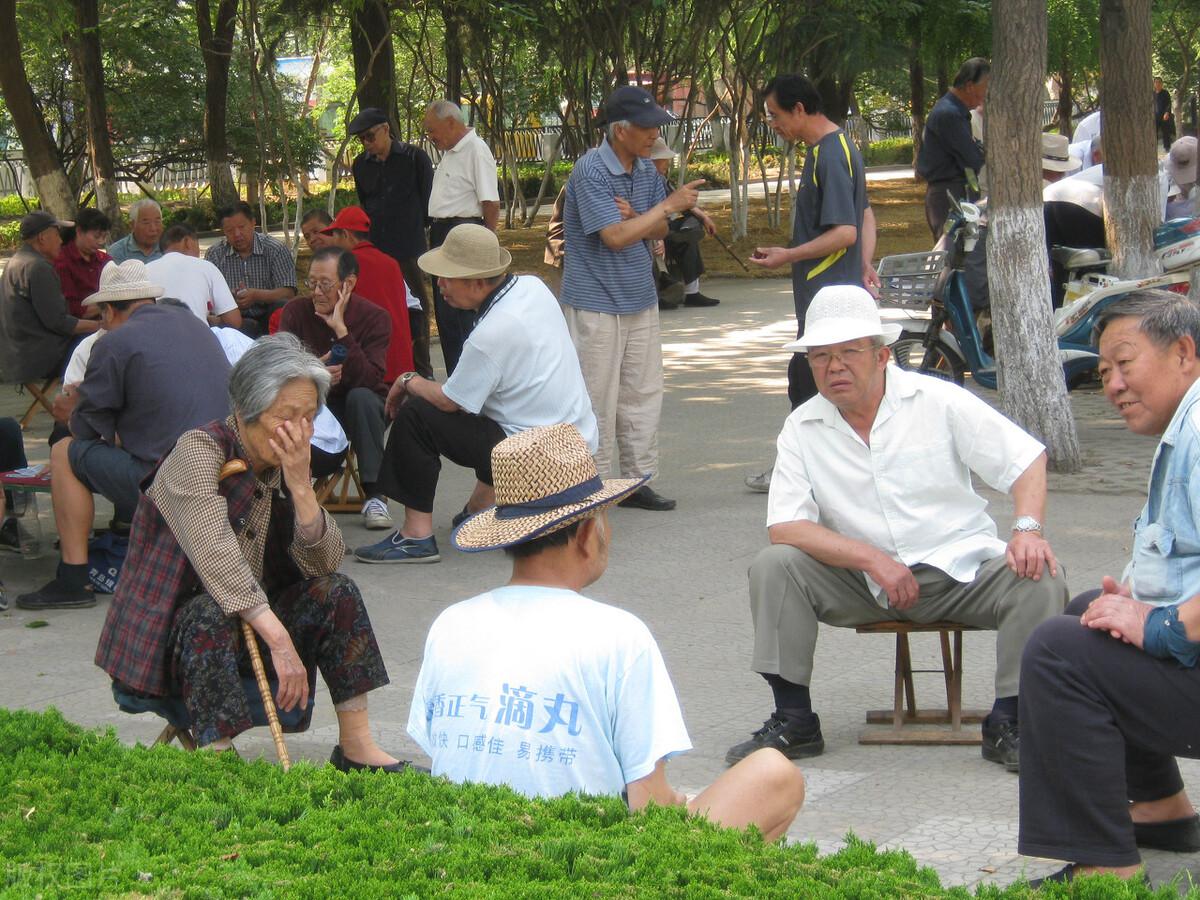 在青岛，买100万左右市里老小区还是城阳黄岛偏新小区？