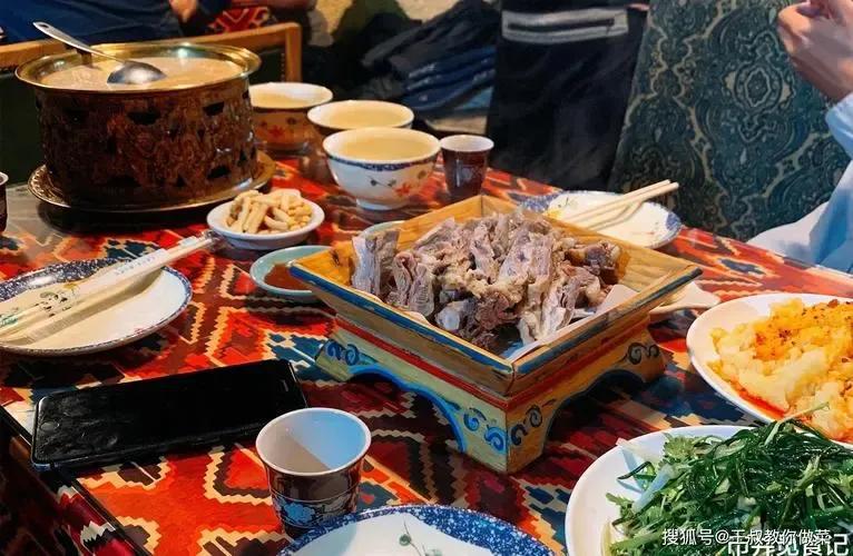 内蒙古当地人有哪些一直不曾改变的饮食习惯？