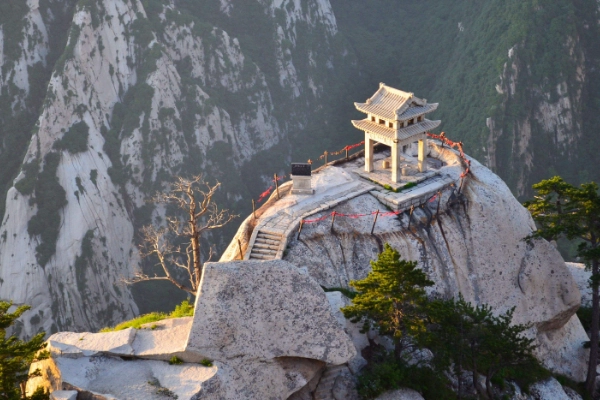 徒步夜爬日爬华山，看日出走长空栈道有哪些攻略？