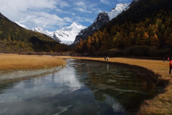 亚丁风景区内海子和溪流内的水可以喝吗