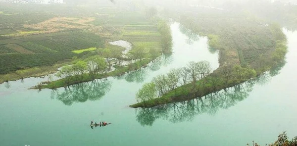 阿坝州旅游景点月亮湾海拔高度是多少