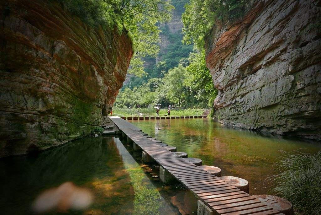 负债累累的龙潭大峡谷,景区的水只卖一元,是什么能让景区秉持这样原则...