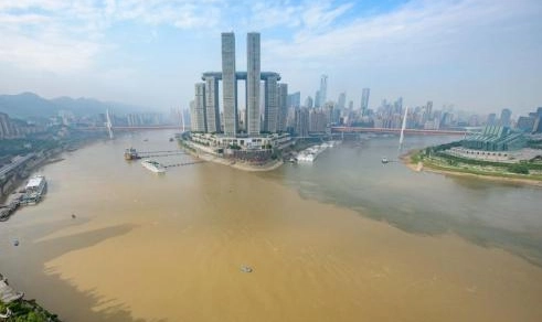 重庆朝天门的长江与嘉陵江交汇处，为何再现一清一浊的“鸳鸯锅”自然景观？