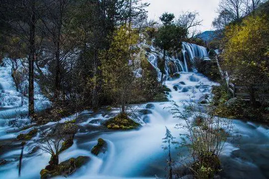 地震后的九寨沟诺日朗瀑布已恢复原貌了吗？