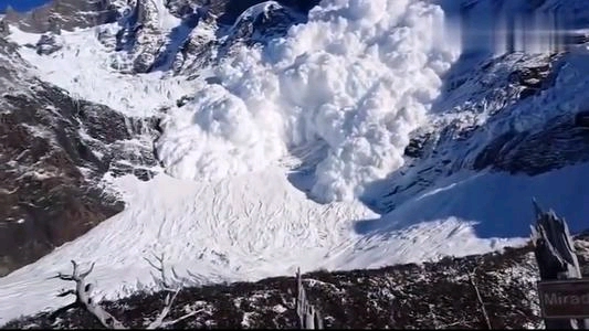 奥地利阿尔卑斯山区雪崩导致两名滑雪者遇难，为何雪崩之下生还率很低？