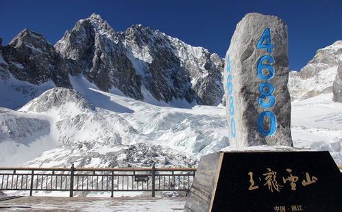 7月去云南的玉龙雪山,要带棉衣吗?如果是自助爬雪山 好爬吗?