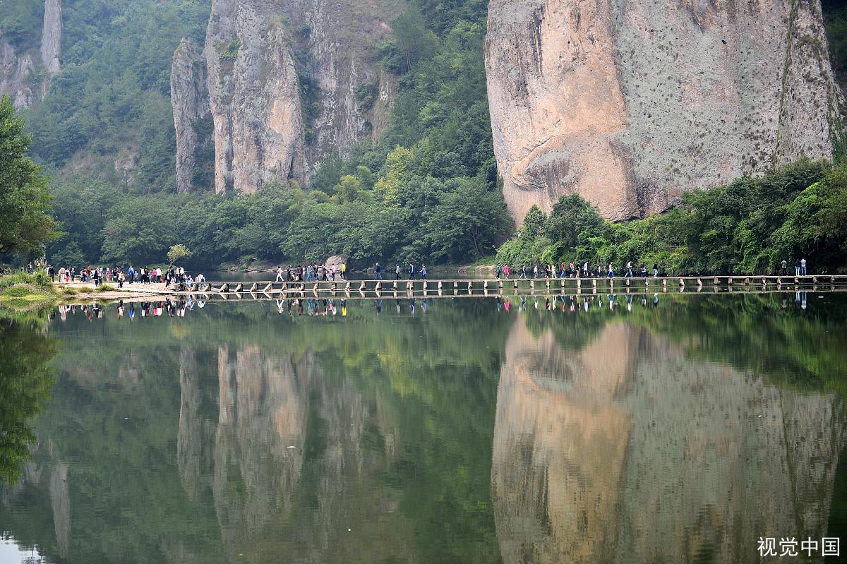 浙江缙云仙都好玩吗,这里交通方便么,美食多不多?