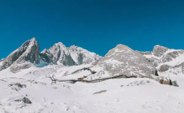 玉龙雪山需要爬多久