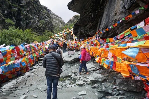 稻城亚丁旅游要爬山吗