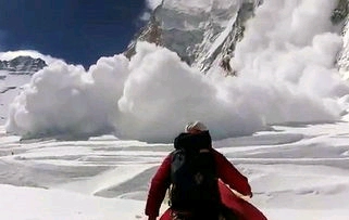 奥地利阿尔卑斯山区雪崩导致两名滑雪者遇难，为何雪崩之下生还率很低？