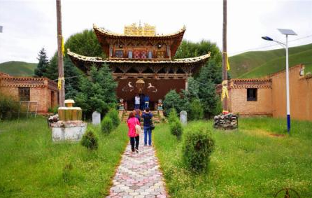 草原上一座低调的寺庙,祁连山最大的藏传寺庙,很安静的地方吗?_百度知 ...