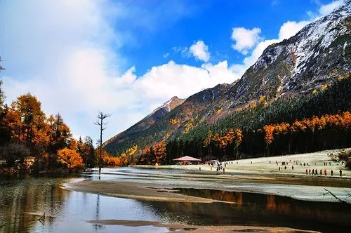 毕棚沟景区几月份去旅游景色最美？为什么