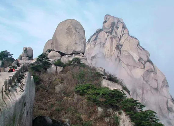 可以直接开车去九华山景区内吗？车辆的费用怎么算？