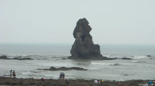 青岛的石老人海水浴场和黄岛的金沙滩哪个看风景更好？