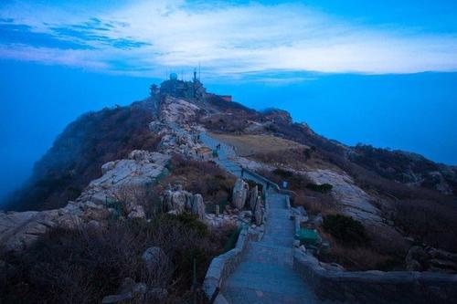 泰山山顶看日出游客挤爆,泰山有哪些风景名胜的好地方?