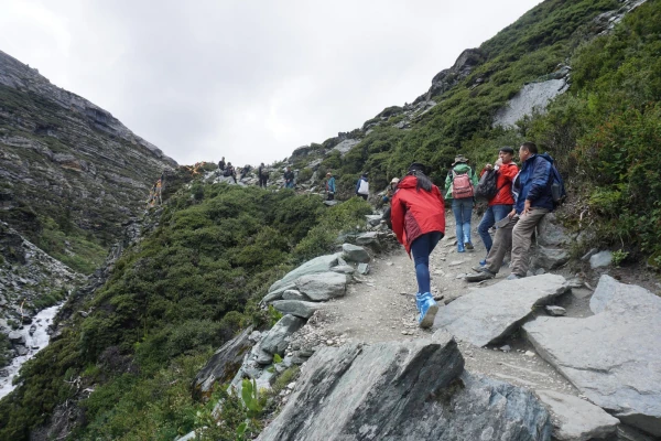 稻城亚丁旅游要爬山吗