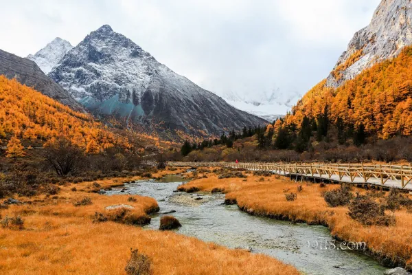 亚丁风景区的景区概述