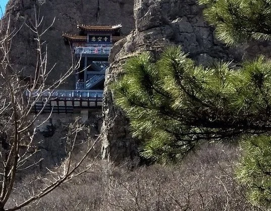 驾长安CS75游乌兰木图山风景区，有红色树木之山