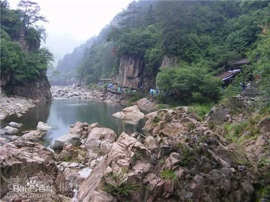 临安浙西大峡谷天池是火山口产生的吗？