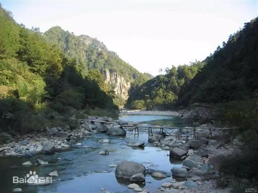 临安浙西大峡谷天池是火山口产生的吗？