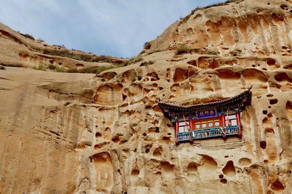 “飞空来骥足，马立落高山”。张掖马蹄寺那么高，是如何进行建造的？