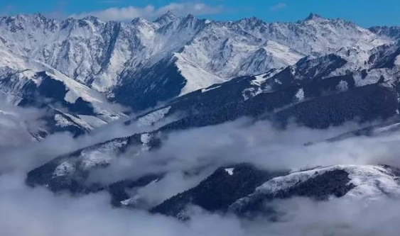 达瓦更扎景区邂逅星空云海、日照金山与雪山草甸，你想去吗？