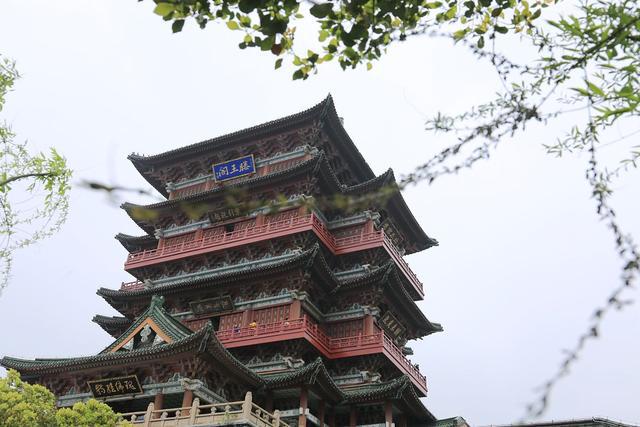 背《滕王阁序》免门票掀起背诵热潮,景区这波操作双赢!此举是否值得推广...