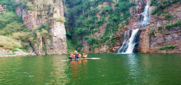 五龙潭风景名胜区的济南五龙潭