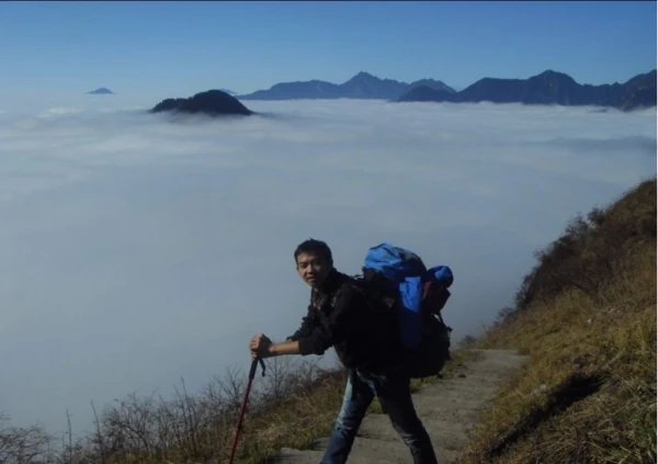 鸡冠山、汶川三江、西岭雪山。三个地方，下周成都自驾出发1日游看红叶或者散心。求推荐，给出详细攻略。