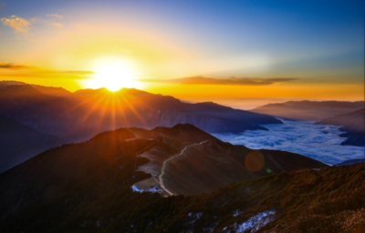 达瓦更扎景区邂逅星空云海、日照金山与雪山草甸,你想去吗?