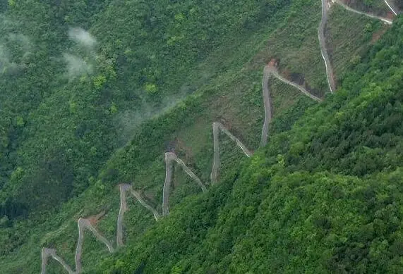 21连发夹弯！巴山大峡谷超80度的发夹悬崖山路有多危险？