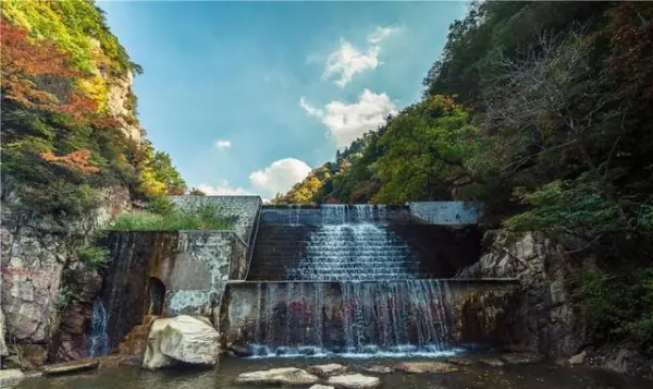 堪比九寨沟的山西红崖峡谷景区有多少年的历史了？