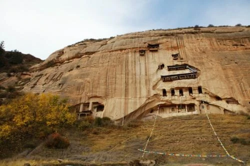 “飞空来骥足，马立落高山”。张掖马蹄寺那么高，是如何进行建造的？