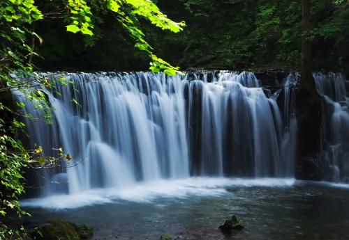 吊水壶瀑布在哪个名胜风景区以及所处的地区