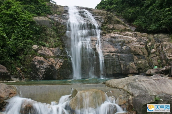 龙潭飞瀑的景点介绍