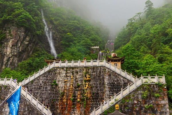 天门山多高 海拔多少米