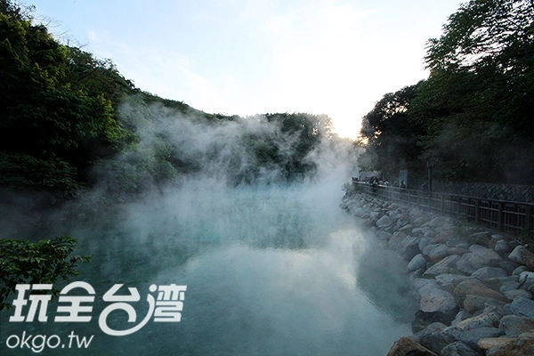 地热谷的温泉泉质