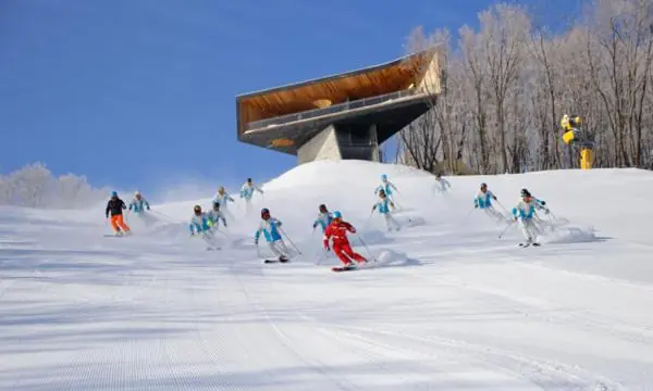 张家口多乐美地滑雪场在哪